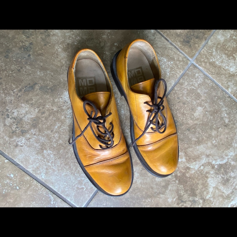 Men’s vintage MoMa yellow oxford shoes